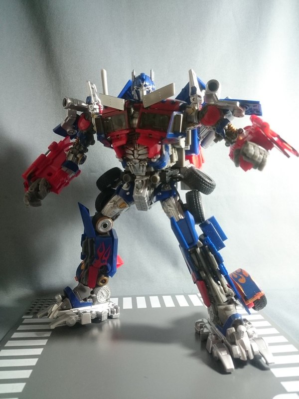 MB 11 Optimus Prime Takara Movie The Best In Hand Images  (2 of 17)